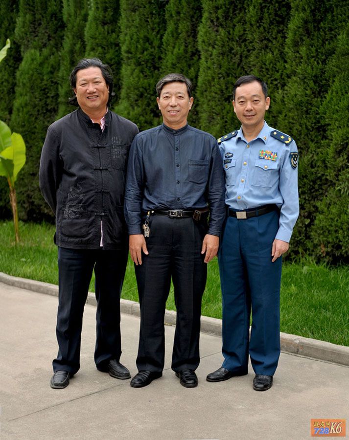 南空政治部副主任 上海指挥所政委,空军装备部政委, 左:空军指挥学院