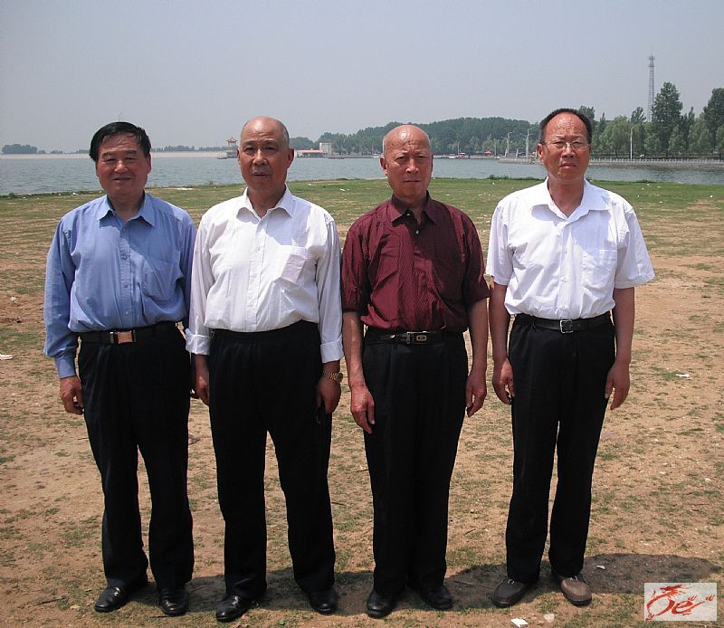 左至右 靳发运 郭学谦 何永泉 李延召