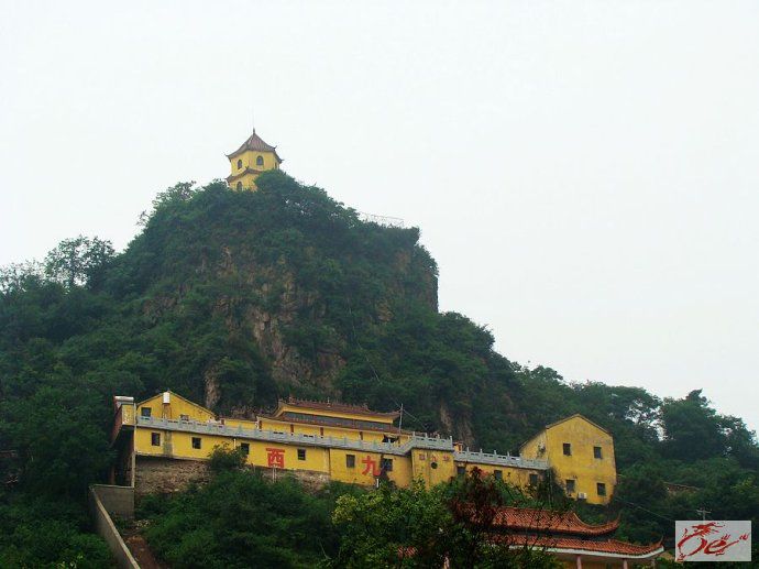 日志里写道:"西九华,又名猪头山,无为境内,因山顶巨石形似猪头而得名