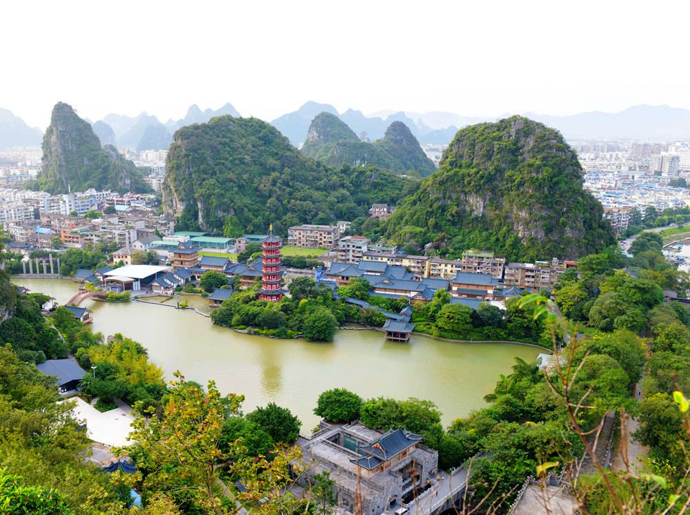 002,在叠彩山上俯瞰叠彩山公园